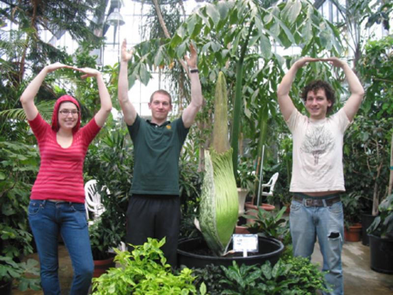 Students performing O-H-I-O with Titan Arum